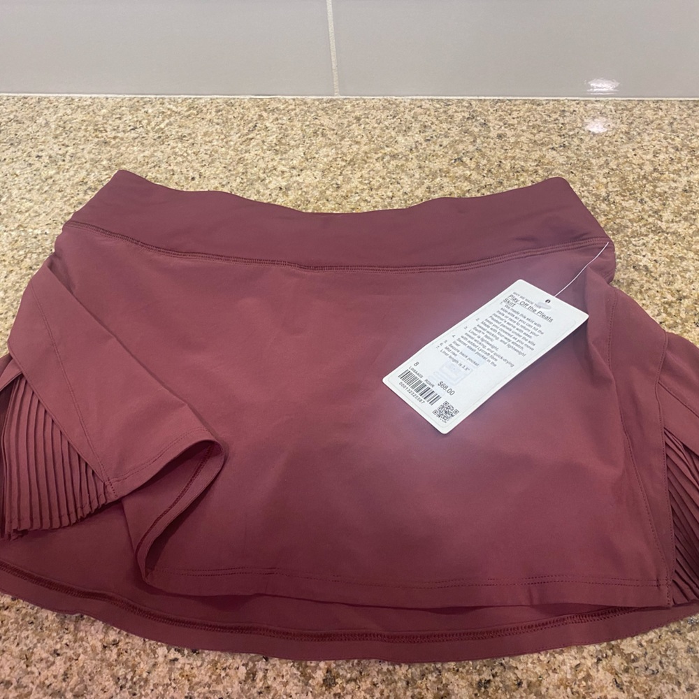 NWT Lululemon Play off the Pleats Skirt Maroon/Burgundy/wine color Size 8
